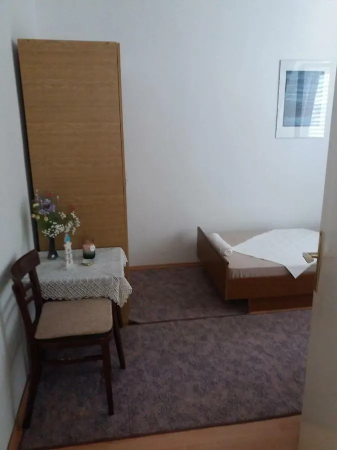 Apartman Nona Povljana 0*,