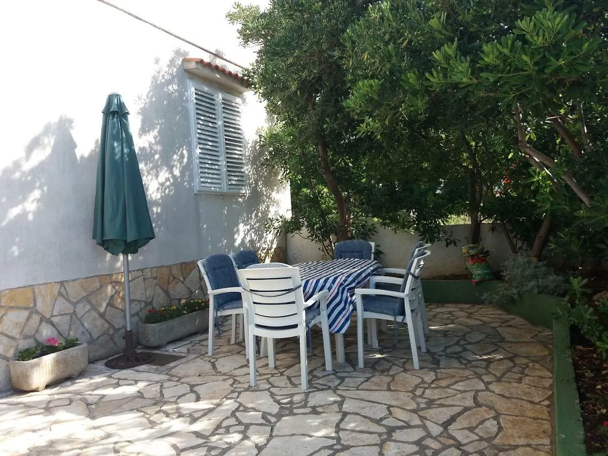 Apartman Nona Povljana 0*,
